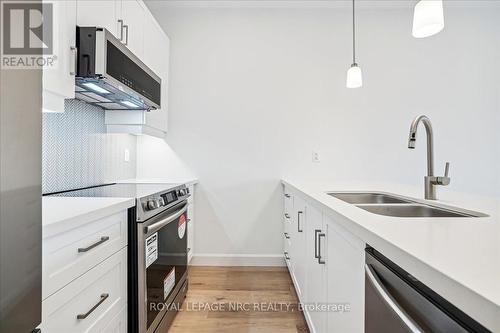 2 - 29 Cyclone Way, Fort Erie (337 - Crystal Beach), ON - Indoor Photo Showing Kitchen With Stainless Steel Kitchen With Double Sink With Upgraded Kitchen