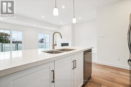 2 - 29 Cyclone Way, Fort Erie (337 - Crystal Beach), ON - Indoor Photo Showing Kitchen With Double Sink With Upgraded Kitchen