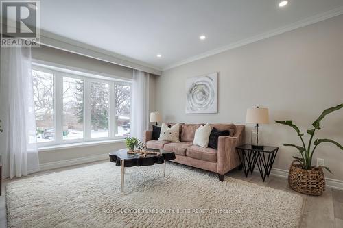 72 Houston Crescent, Toronto, ON - Indoor Photo Showing Living Room