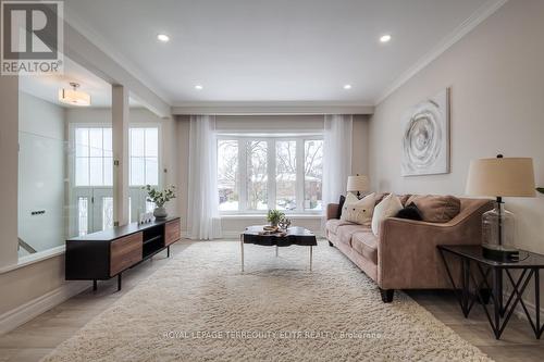 72 Houston Crescent, Toronto, ON - Indoor Photo Showing Living Room