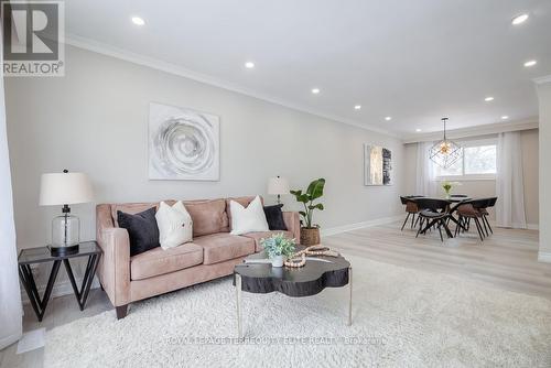 72 Houston Crescent, Toronto, ON - Indoor Photo Showing Living Room