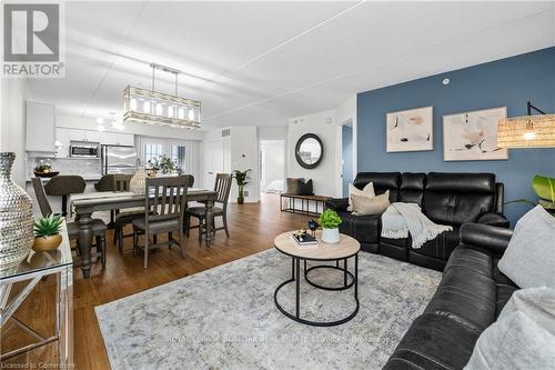 210 - 2055 Appleby Line, Burlington, ON - Indoor Photo Showing Living Room