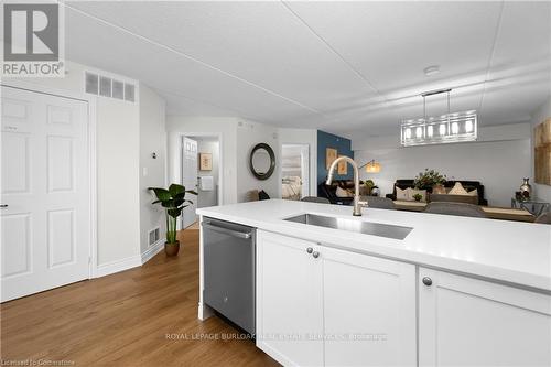 210 - 2055 Appleby Line, Burlington, ON - Indoor Photo Showing Kitchen