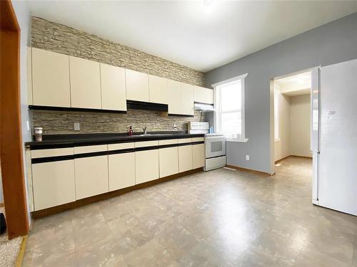 227 Pandora Avenue E, Winnipeg, MB - Indoor Photo Showing Kitchen