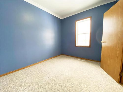 227 Pandora Avenue E, Winnipeg, MB - Indoor Photo Showing Other Room