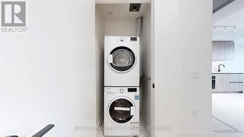 707 - 117 Broadway Avenue, Toronto, ON - Indoor Photo Showing Laundry Room