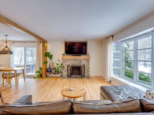 Living room - 142 Rue Crestwood, Rosemère, QC - Indoor Photo Showing Living Room With Fireplace