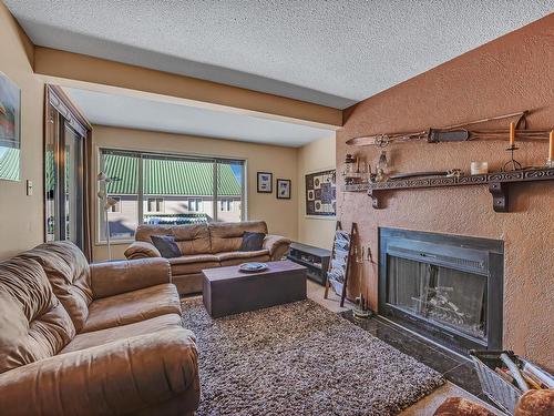 2-709 Castle Crag Cres, Courtenay, BC - Indoor Photo Showing Living Room With Fireplace