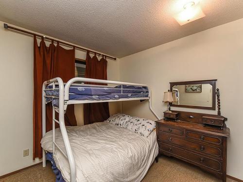 2-709 Castle Crag Cres, Courtenay, BC - Indoor Photo Showing Bedroom