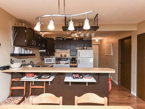 2-709 Castle Crag Cres, Courtenay, BC - Indoor Photo Showing Kitchen