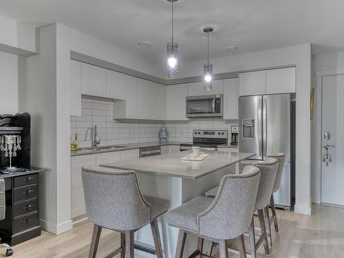 204-4810 Cedar Ridge Pl, Nanaimo, BC - Indoor Photo Showing Kitchen With Upgraded Kitchen