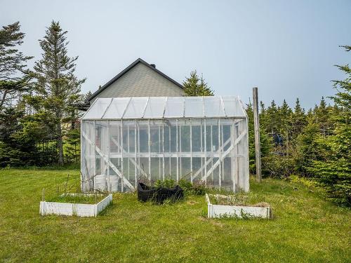 Greenhouse - 183 Ch. Des Gaudet, Les Îles-De-La-Madeleine, QC - Outdoor