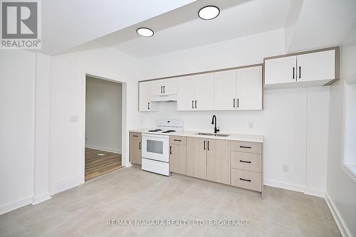 1 - 245 Stanton Street, Fort Erie (332 - Central), ON - Indoor Photo Showing Kitchen