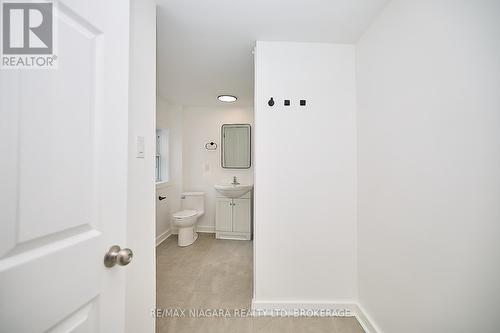 1 - 245 Stanton Street, Fort Erie (332 - Central), ON - Indoor Photo Showing Bathroom