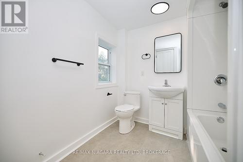 1 - 245 Stanton Street, Fort Erie (332 - Central), ON - Indoor Photo Showing Bathroom