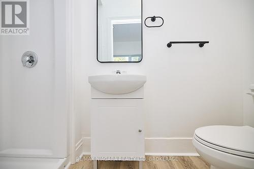 1 - 245 Stanton Street, Fort Erie (332 - Central), ON - Indoor Photo Showing Bathroom