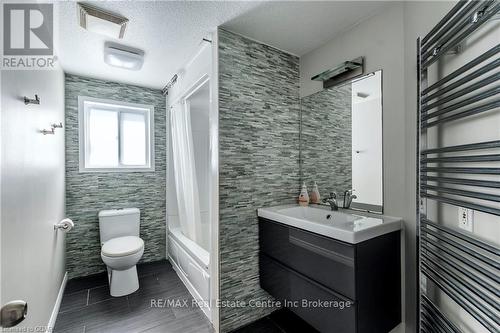 39 Moffatt Lane, Guelph (Clairfields), ON - Indoor Photo Showing Bathroom