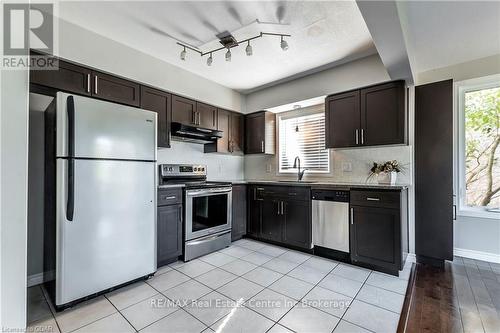 39 Moffatt Lane, Guelph (Clairfields), ON - Indoor Photo Showing Kitchen