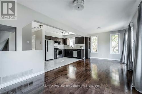 39 Moffatt Lane, Guelph (Clairfields), ON - Indoor Photo Showing Kitchen