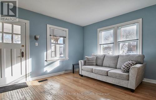 154 Burnham Street, Belleville, ON - Indoor Photo Showing Living Room