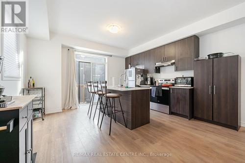 787 Kootenay Path, Oshawa, ON - Indoor Photo Showing Kitchen With Upgraded Kitchen