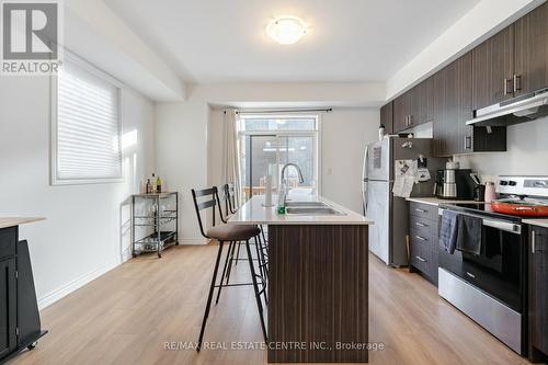 787 Kootenay Path, Oshawa, ON - Indoor Photo Showing Kitchen With Double Sink