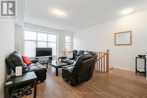 787 Kootenay Path, Oshawa, ON - Indoor Photo Showing Living Room