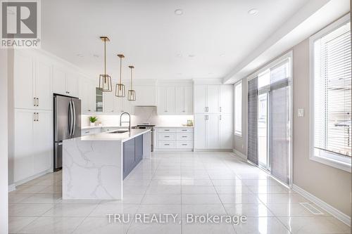 121 Discovery Crescent, Ottawa, ON - Indoor Photo Showing Kitchen With Upgraded Kitchen