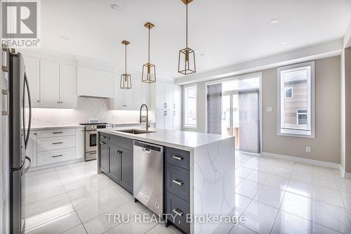 121 Discovery Crescent, Ottawa, ON - Indoor Photo Showing Kitchen With Upgraded Kitchen