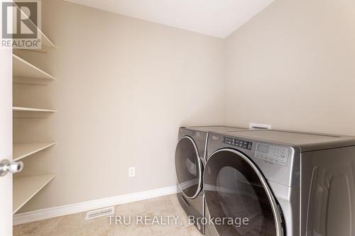 121 Discovery Crescent, Ottawa, ON - Indoor Photo Showing Laundry Room