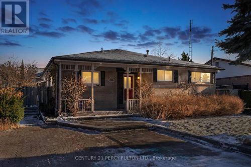 1023 Centre Street N, Whitby, ON - Outdoor