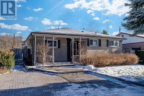 1023 Centre Street N, Whitby, ON - Outdoor