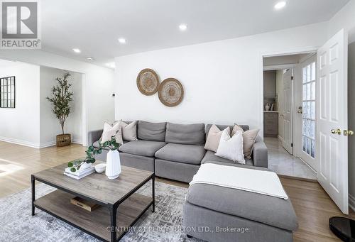 1023 Centre Street N, Whitby, ON - Indoor Photo Showing Living Room