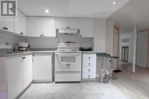 75 Saintsbury Crescent, Brampton, ON - Indoor Photo Showing Kitchen