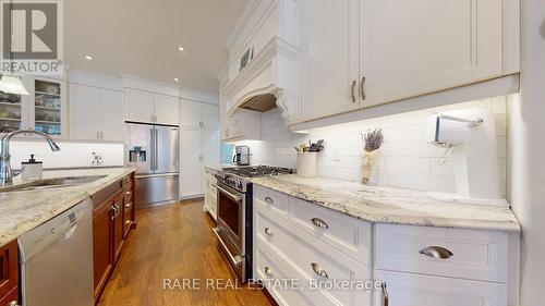 33 Woodside Drive, Brant, ON - Indoor Photo Showing Kitchen With Upgraded Kitchen