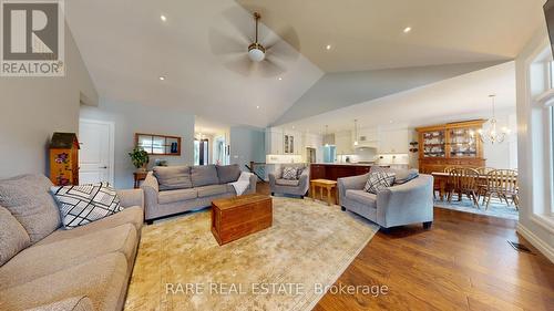 33 Woodside Drive, Brant, ON - Indoor Photo Showing Living Room