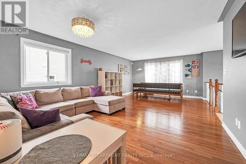 5 Donna Drive, Haldimand, ON - Indoor Photo Showing Living Room