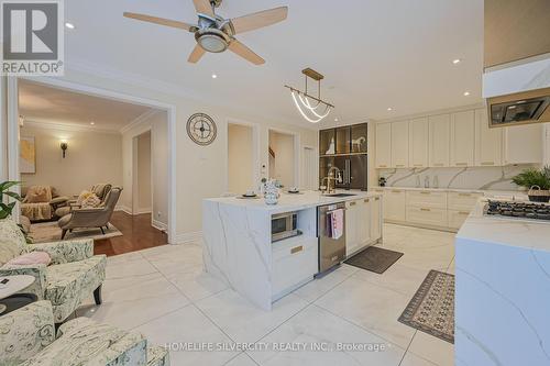 5 Highvalley Circle, Brampton, ON - Indoor Photo Showing Kitchen