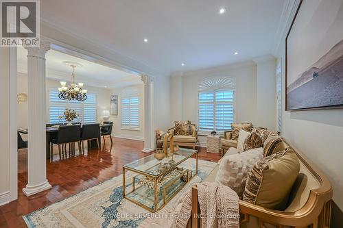 5 Highvalley Circle, Brampton, ON - Indoor Photo Showing Living Room