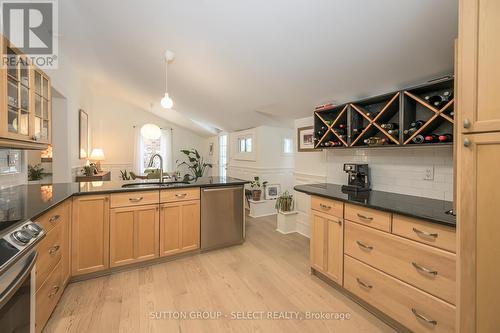 1069 Colborne Street, London, ON - Indoor Photo Showing Kitchen