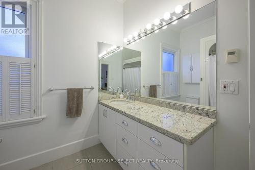 1069 Colborne Street, London, ON - Indoor Photo Showing Bathroom