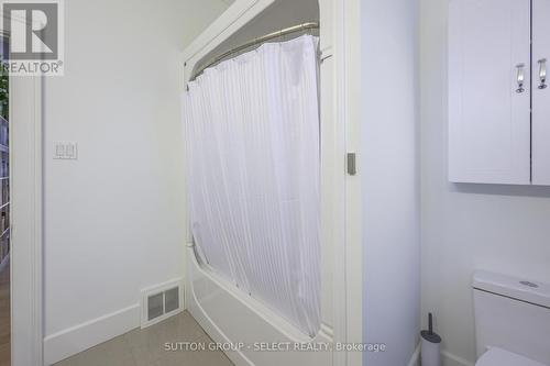 1069 Colborne Street, London, ON - Indoor Photo Showing Bathroom