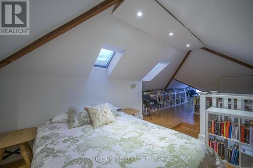 1069 Colborne Street, London, ON - Indoor Photo Showing Bedroom