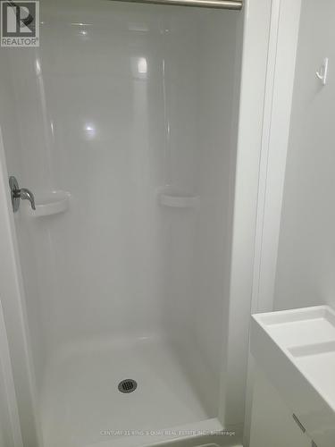 523 - 1900 Simcoe Street N, Oshawa, ON - Indoor Photo Showing Bathroom