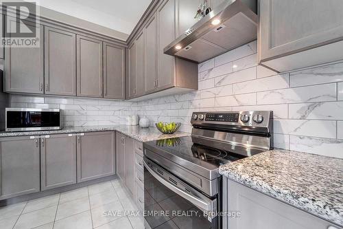 3211 William Rose Way, Oakville, ON - Indoor Photo Showing Kitchen With Upgraded Kitchen