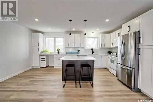 321 115Th Street E, Saskatoon, SK - Indoor Photo Showing Kitchen With Upgraded Kitchen