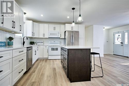 321 115Th Street E, Saskatoon, SK - Indoor Photo Showing Kitchen With Upgraded Kitchen