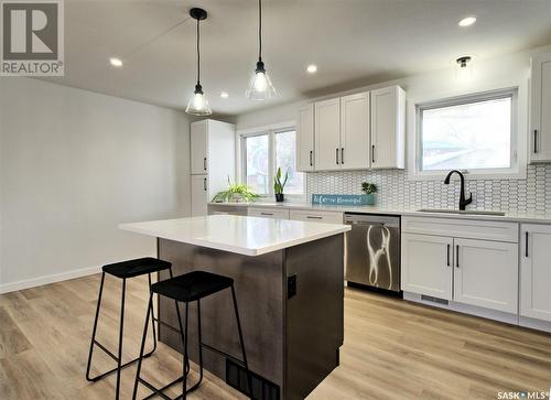 321 115Th Street E, Saskatoon, SK - Indoor Photo Showing Kitchen With Upgraded Kitchen