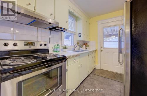 274 Park Row S, Hamilton, ON - Indoor Photo Showing Kitchen With Double Sink