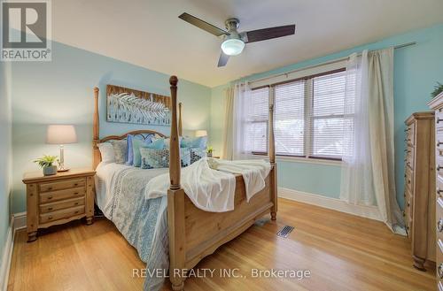 274 Park Row S, Hamilton, ON - Indoor Photo Showing Bedroom